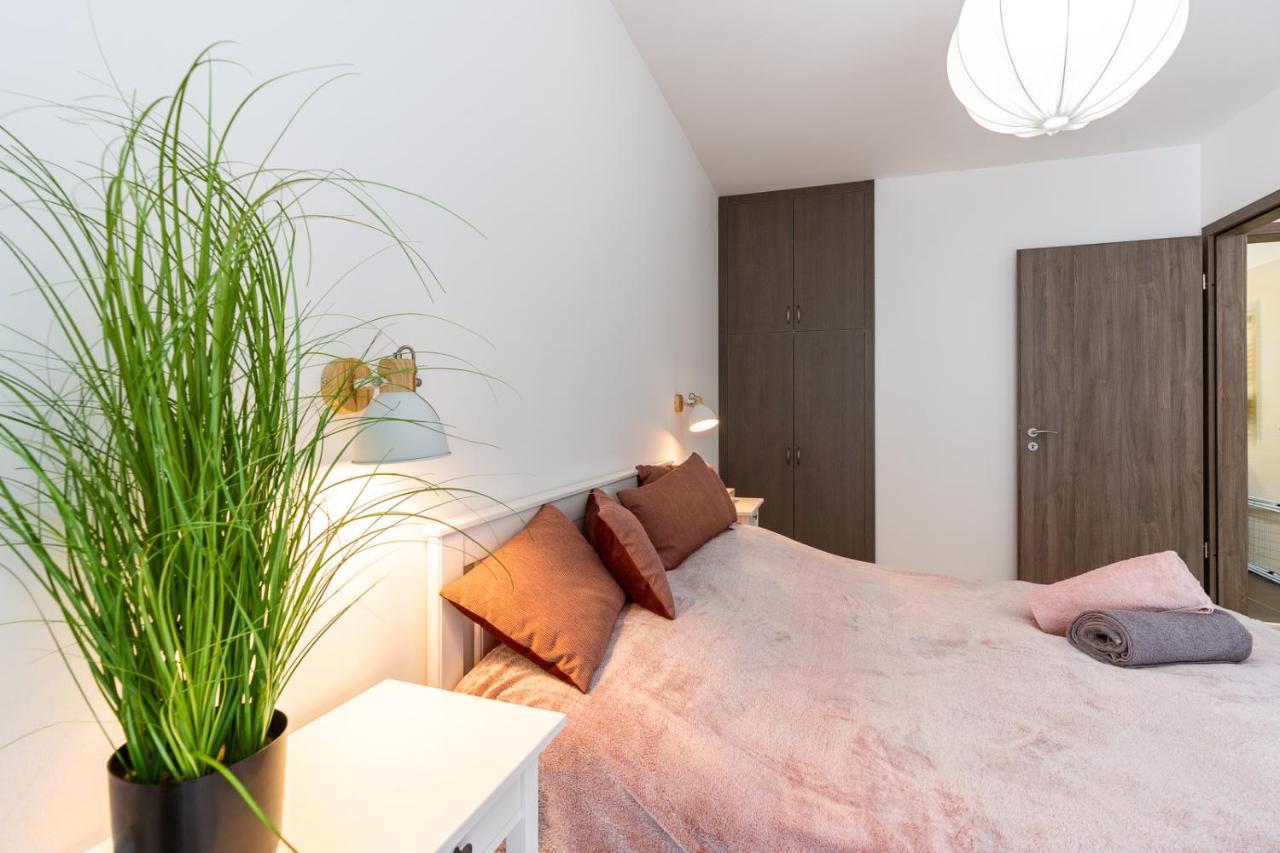 Modern & Newly Built Apartment With Private Garage 부다페스트 외부 사진