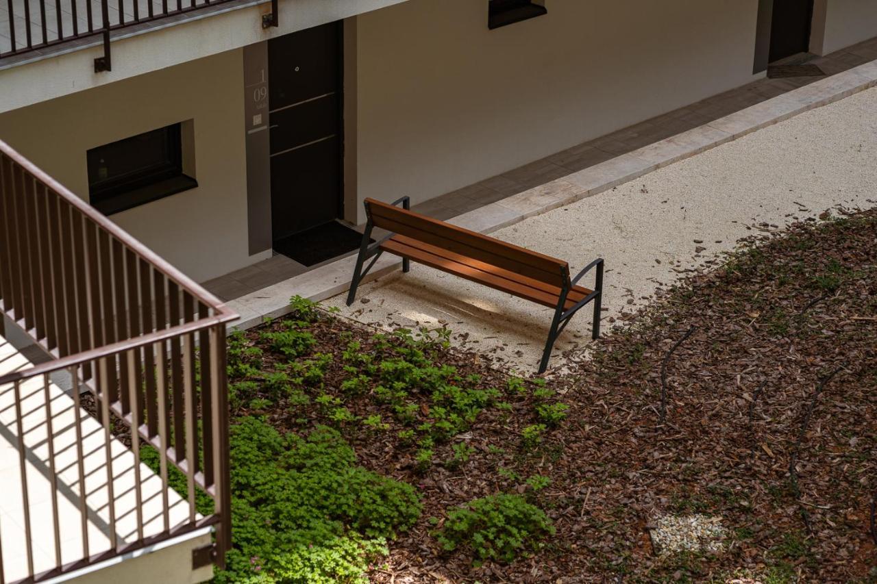 Modern & Newly Built Apartment With Private Garage 부다페스트 외부 사진