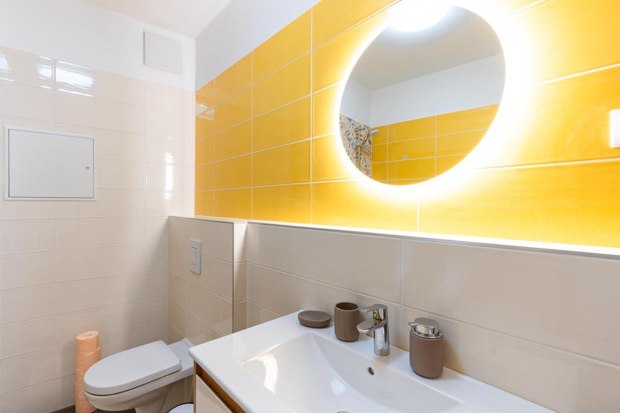 Modern & Newly Built Apartment With Private Garage 부다페스트 외부 사진
