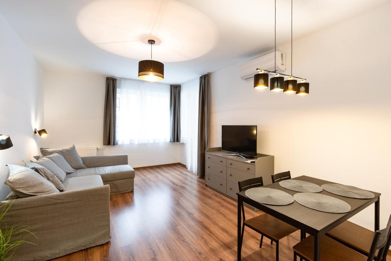 Modern & Newly Built Apartment With Private Garage 부다페스트 외부 사진