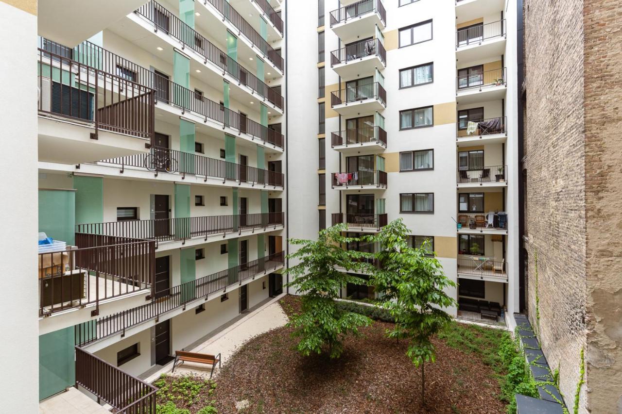 Modern & Newly Built Apartment With Private Garage 부다페스트 외부 사진