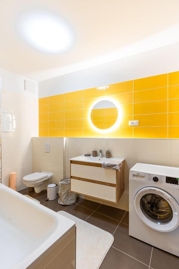 Modern & Newly Built Apartment With Private Garage 부다페스트 외부 사진