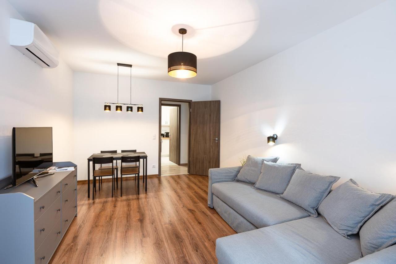 Modern & Newly Built Apartment With Private Garage 부다페스트 외부 사진