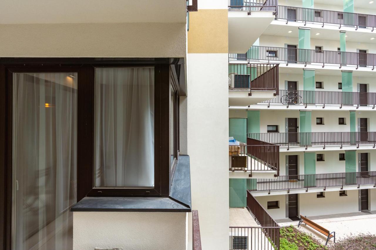 Modern & Newly Built Apartment With Private Garage 부다페스트 외부 사진