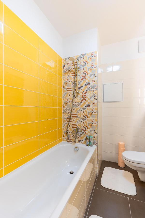 Modern & Newly Built Apartment With Private Garage 부다페스트 외부 사진
