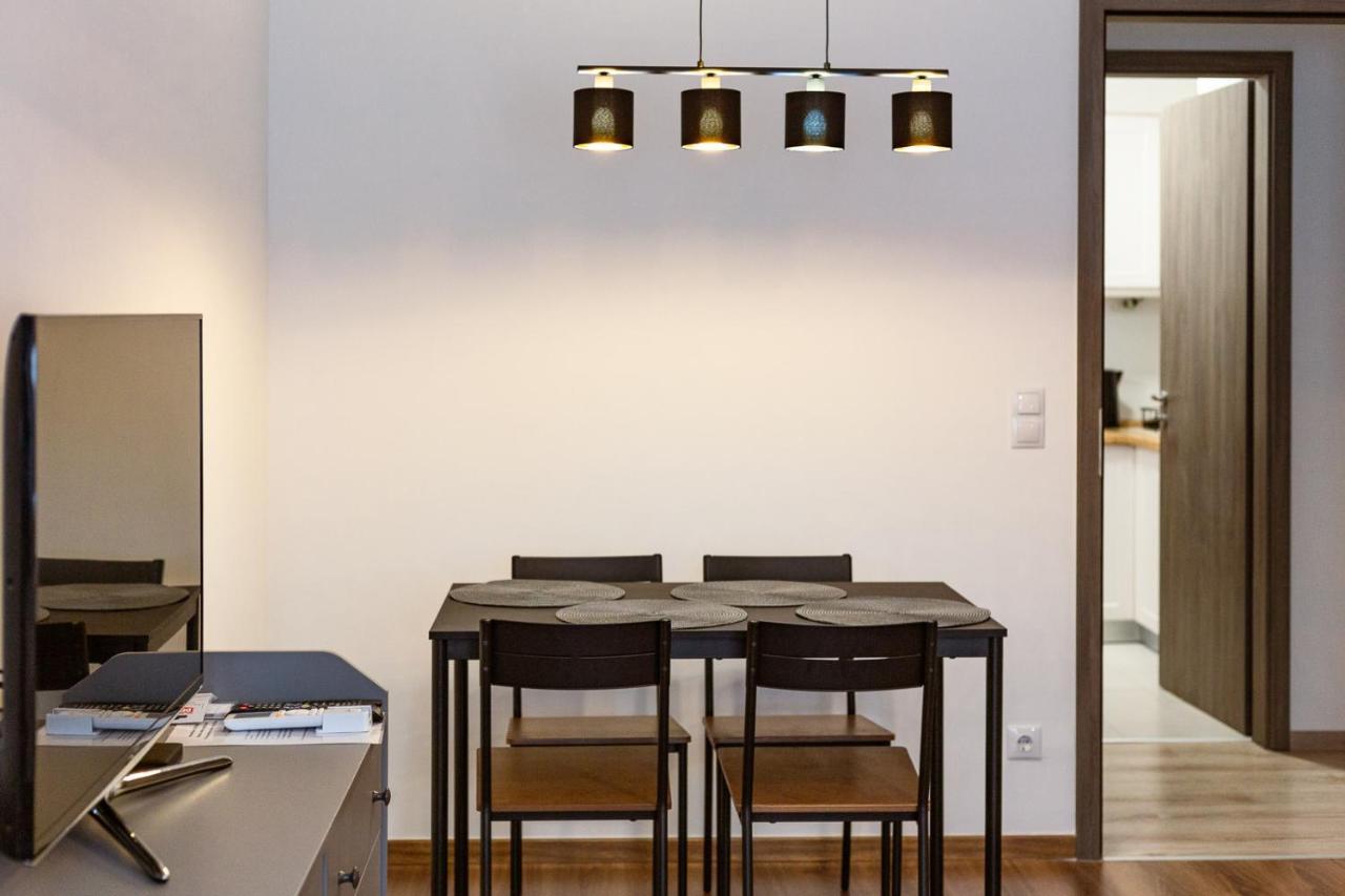 Modern & Newly Built Apartment With Private Garage 부다페스트 외부 사진