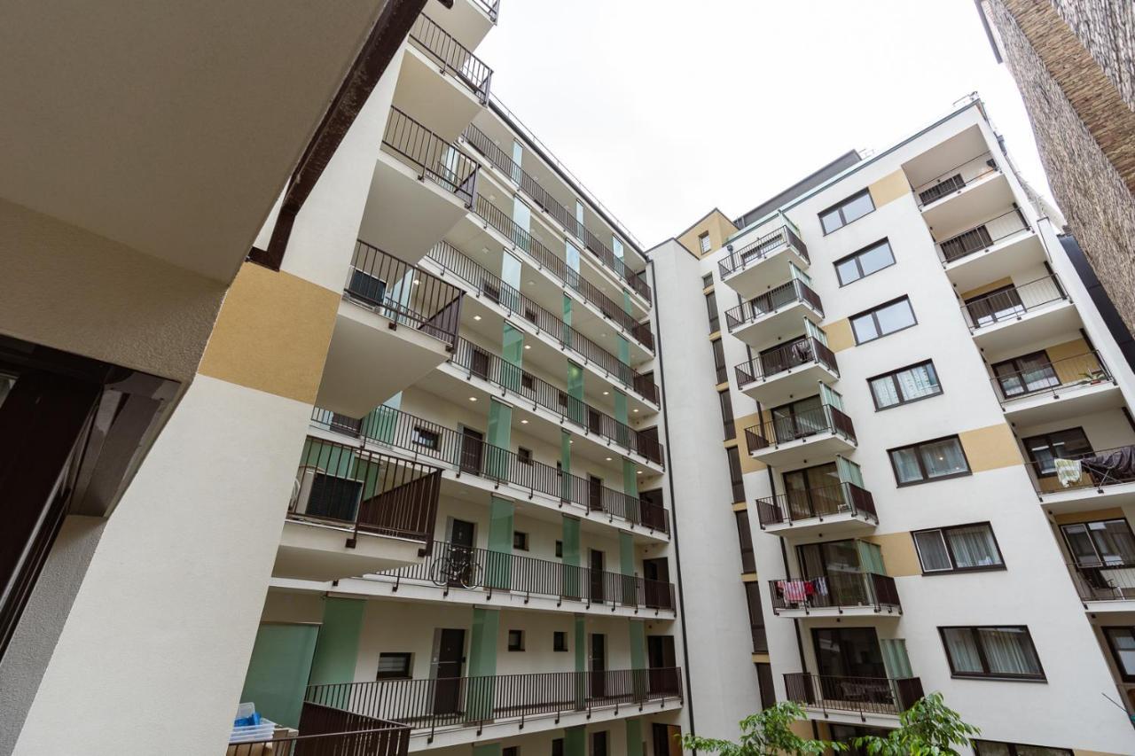 Modern & Newly Built Apartment With Private Garage 부다페스트 외부 사진